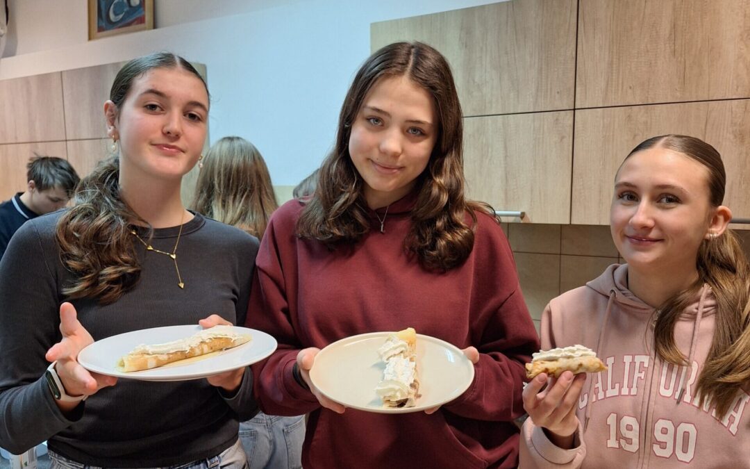 Vůně Francie na chodbách naší školy: Deváťáci pekli palačinky.